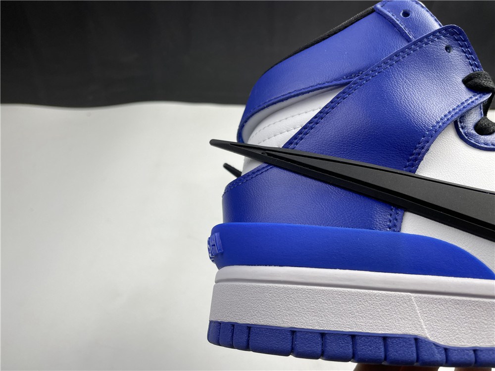 NIKE DUNK AMBUSH